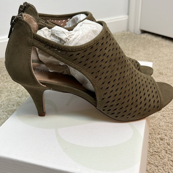 NEW in box!! Style & Co Hadiee Sage Ankle Shootie - Picture 3 of 9